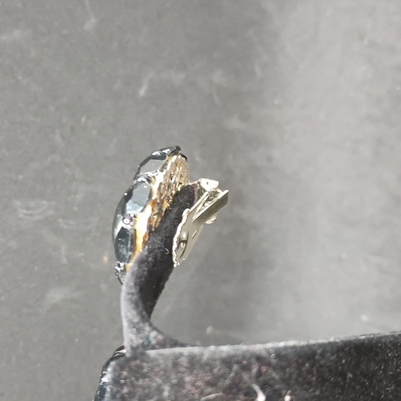 Vintage Unbranded Black Oval Rhinestone Clip On Earrings - Picture 3 of 3